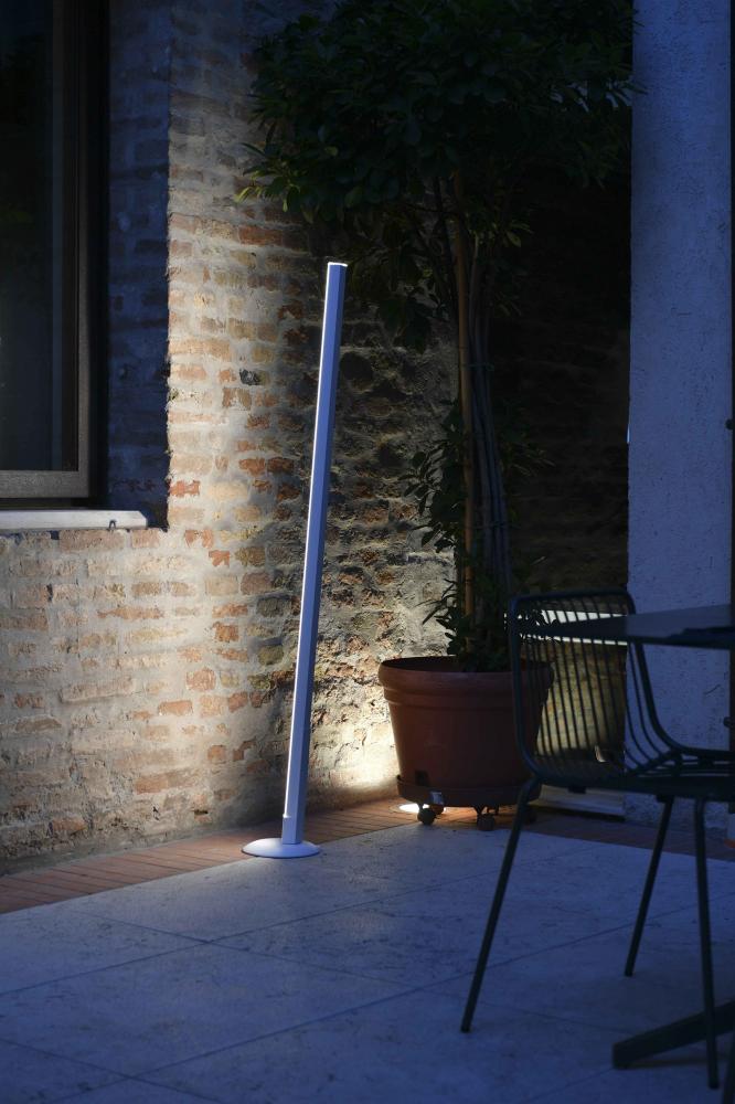 Pencil LED Linear Cordless Light with Docking Station - Finish: White | Size: Large